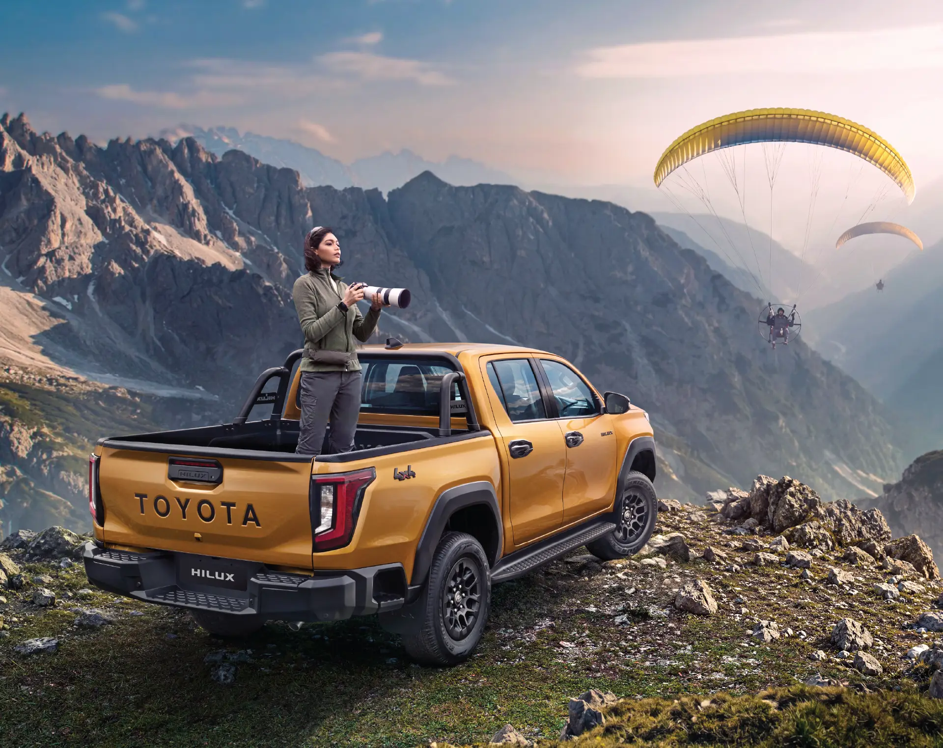 Hilux at a mountain overlook