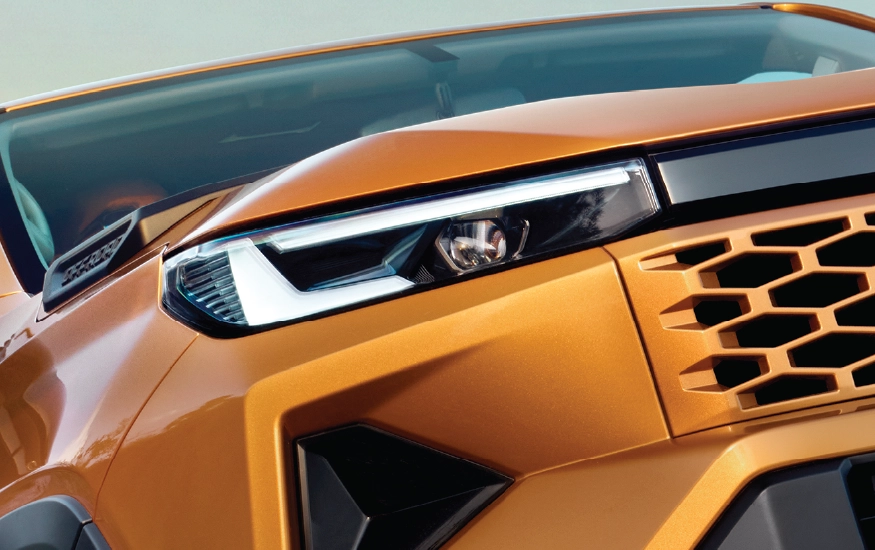 Toyota Hilux exterior: LED Headlamps with Daytime Running Lights (DRL)