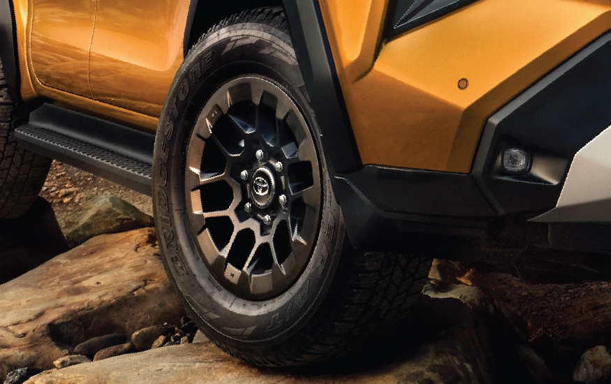 Toyota Hilux exterior: Stylish Alloy Wheels