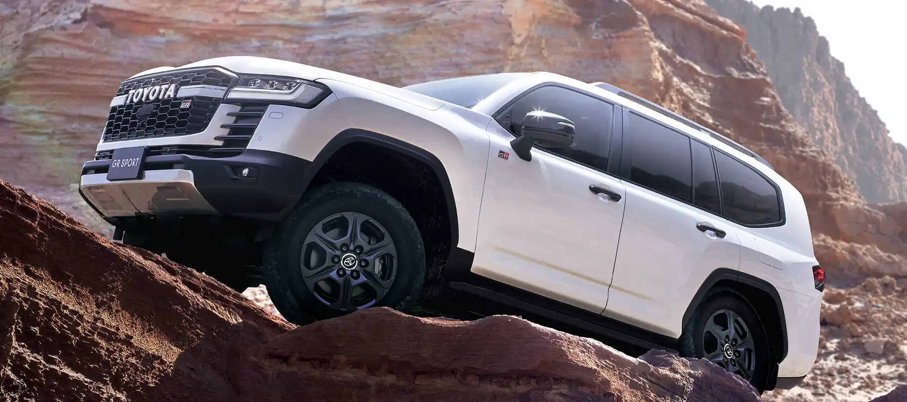 Toyota Land Cruiser 300 exterior image 2